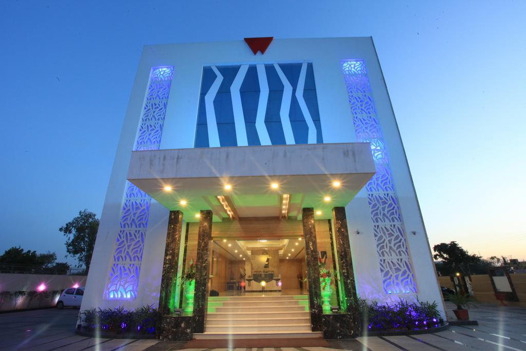 Wingston A Treehouse Hotel Goverdhan Radha Kund Exteriör bild