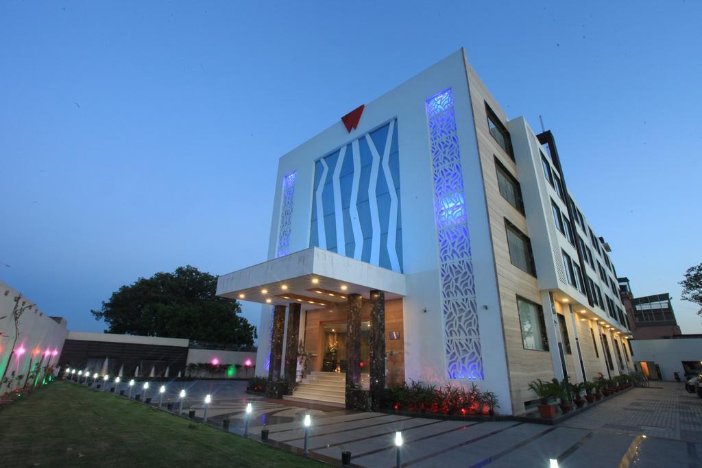 Wingston A Treehouse Hotel Goverdhan Radha Kund Exteriör bild